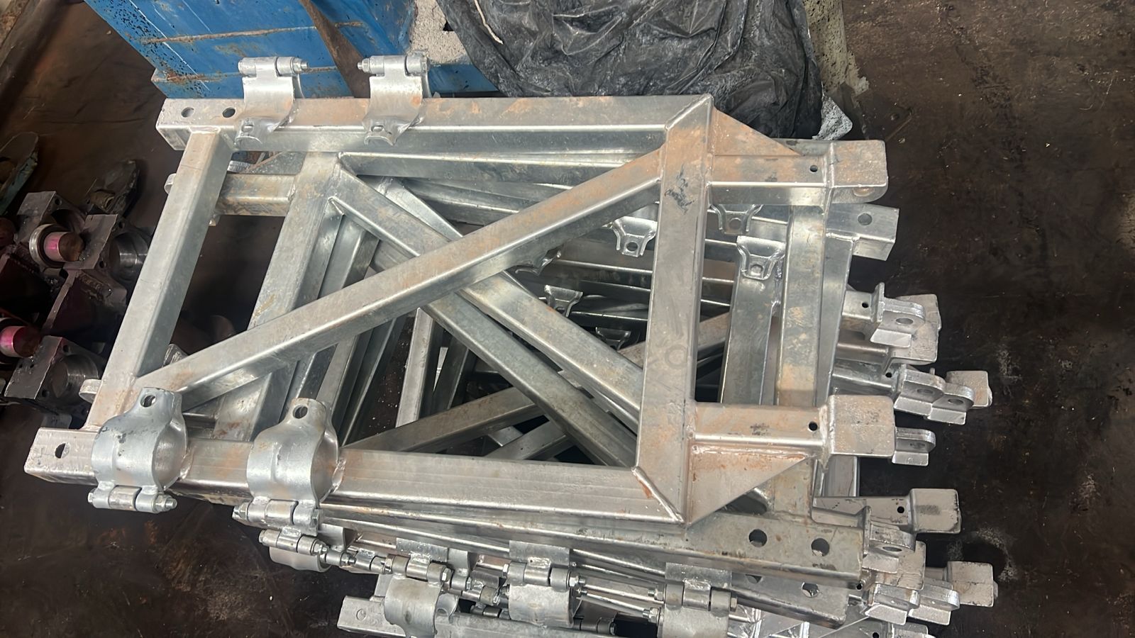 Módulos de escada industrial conforme NR-12 — Ferraresi Engenharia